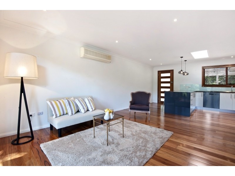 4 Harcourt Place, North Avoca NSW 2260