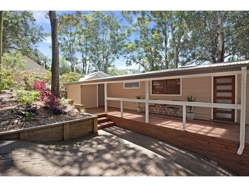 4 Harcourt Place, North Avoca NSW 2260