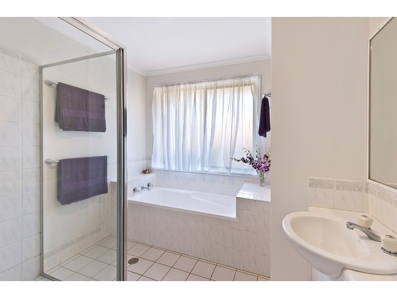 77 Thames Drive, Erina NSW 2250