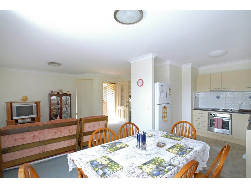 2/13 Hume Boulavade, Killarney Vale NSW 2261