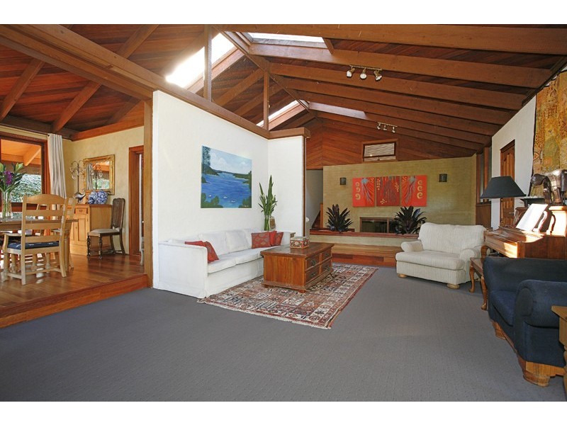 6 Palm Grove Place, North Avoca NSW 2260