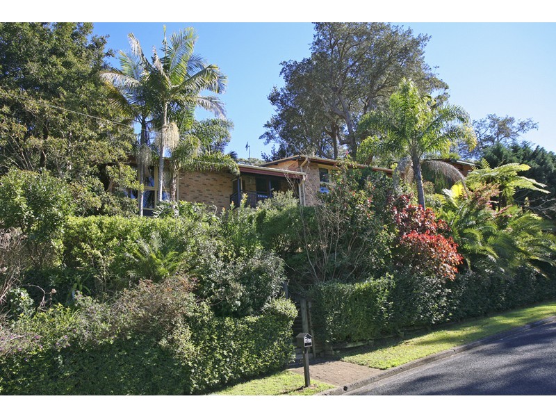 6 Palm Grove Place, North Avoca NSW 2260