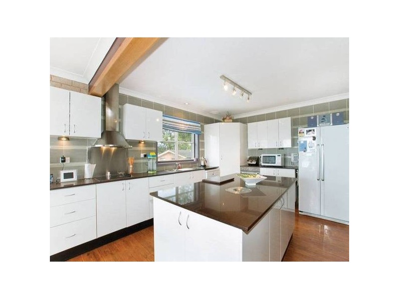 4 Norah Head Close, Bateau Bay NSW 2261