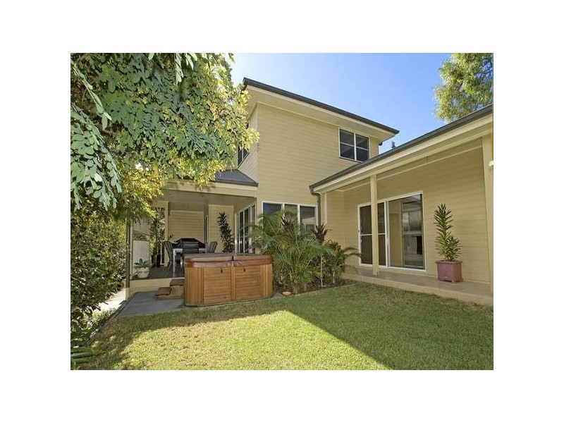 1 Norahview Street, Bateau Bay NSW 2261