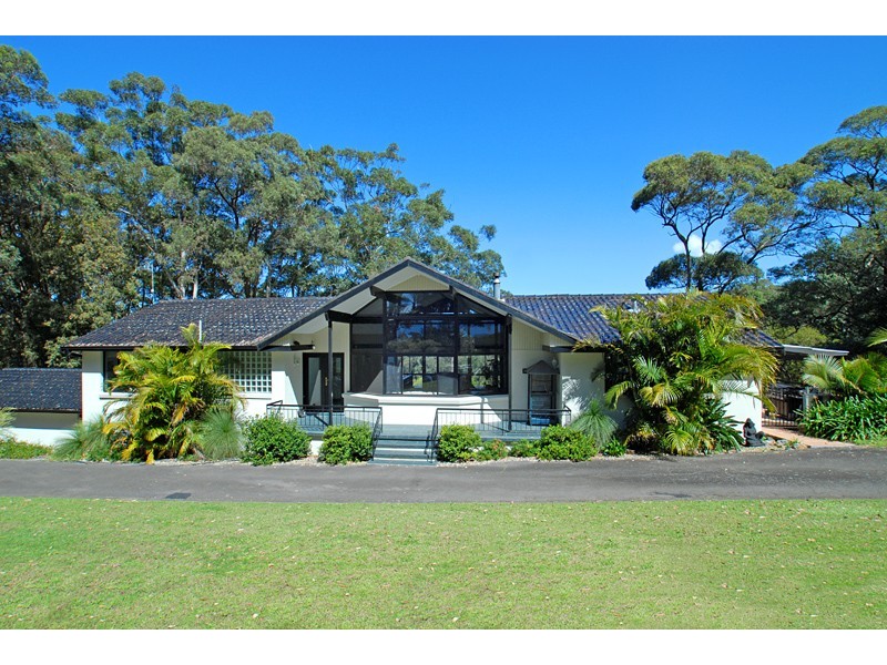 11 Pinaroo Road, Wamberal NSW 2260