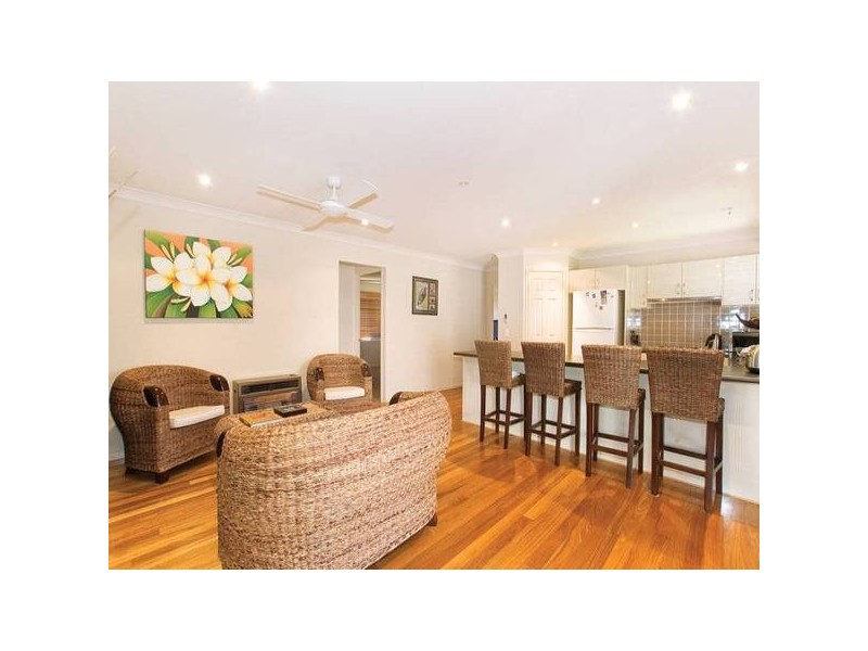 42 Bataan Circuit, Bateau Bay NSW 2261