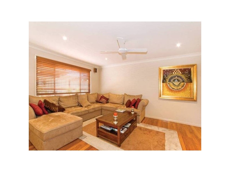 42 Bataan Circuit, Bateau Bay NSW 2261