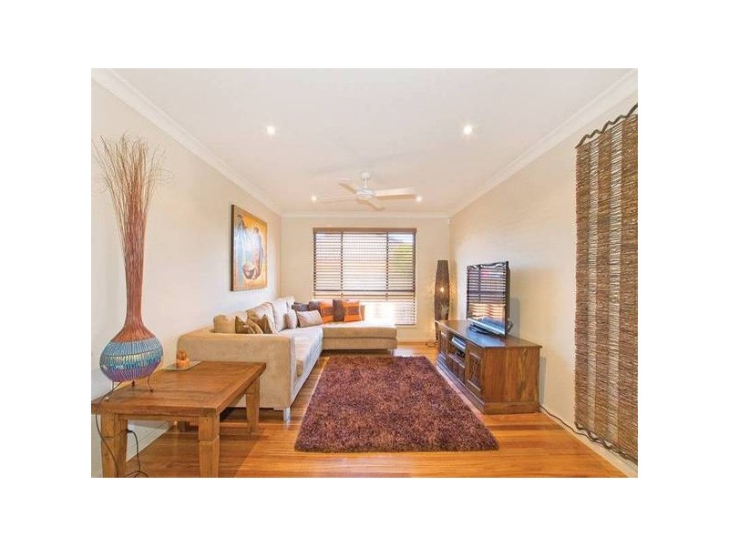 42 Bataan Circuit, Bateau Bay NSW 2261