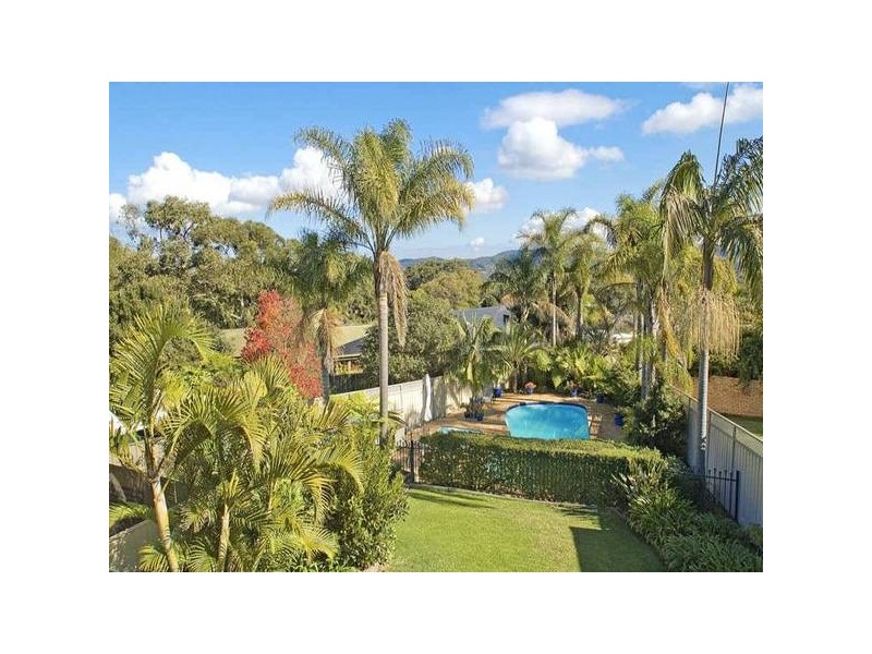 2 Parklands Close, Bateau Bay NSW 2261