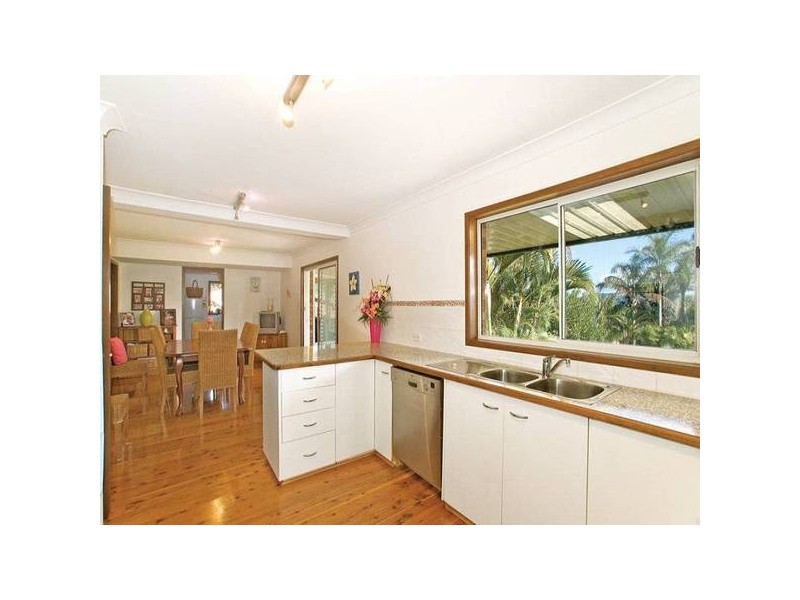2 Parklands Close, Bateau Bay NSW 2261