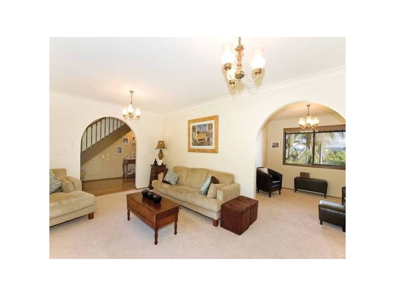 2 Parklands Close, Bateau Bay NSW 2261