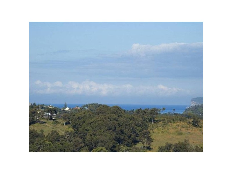 8 Valley View Road, Bateau Bay NSW 2261