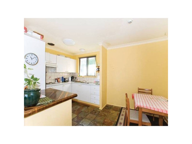 8 Valley View Road, Bateau Bay NSW 2261