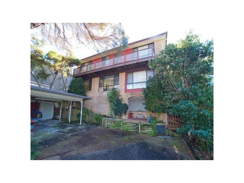 8 Valley View Road, Bateau Bay NSW 2261