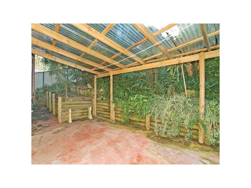 8 Valley View Road, Bateau Bay NSW 2261