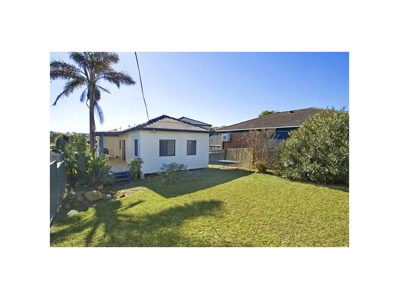 39 Forresters Beach Road, Forresters Beach NSW 2260