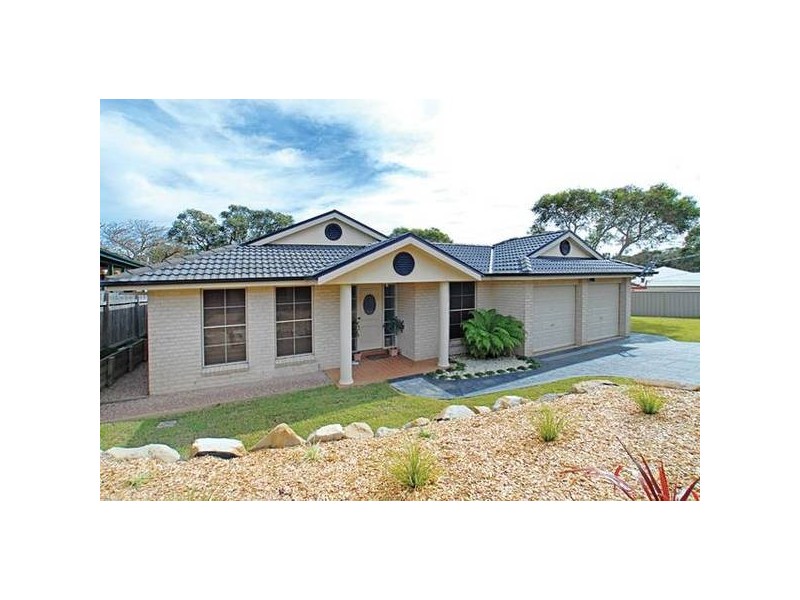 961 The Entrance Road, Forresters Beach NSW 2260