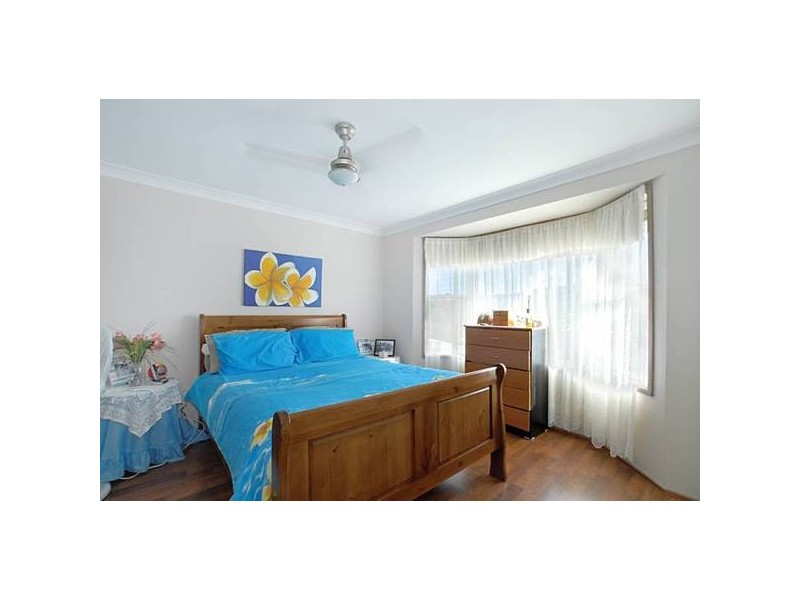 18 Scarborough Place, Bateau Bay NSW 2261