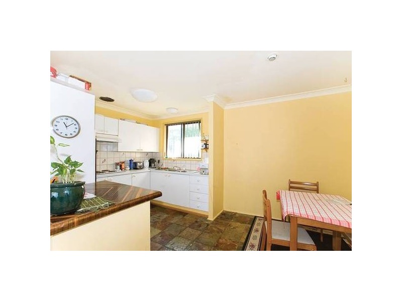 8 Valley View Road, Bateau Bay NSW 2261