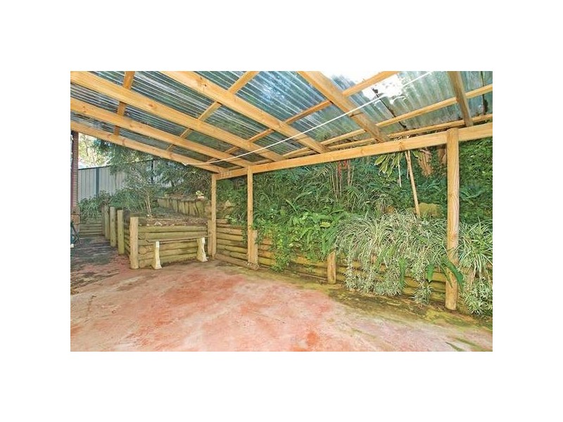 8 Valley View Road, Bateau Bay NSW 2261
