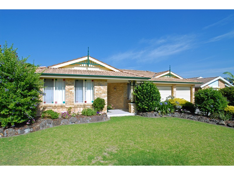 1 Oceanside Close, Bateau Bay NSW 2261