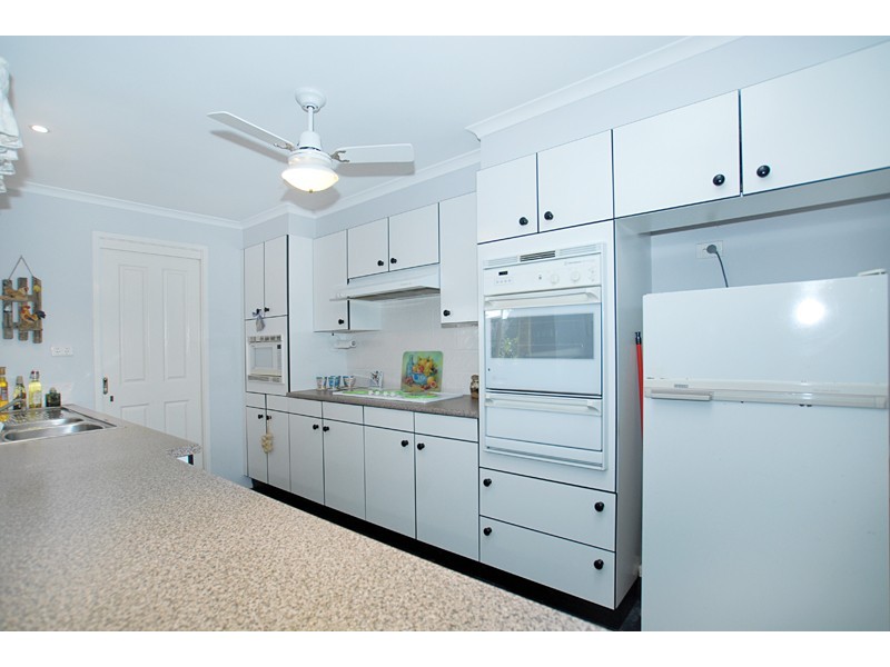 1 Oceanside Close, Bateau Bay NSW 2261