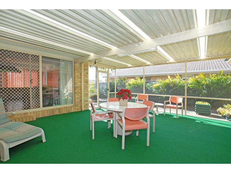 1 Oceanside Close, Bateau Bay NSW 2261