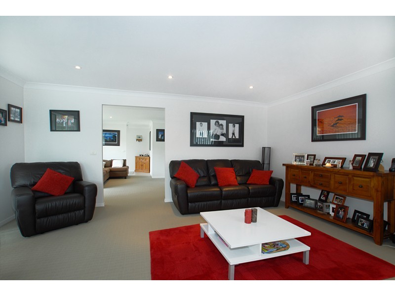 22 Lewis Crescent, Forresters Beach NSW 2260