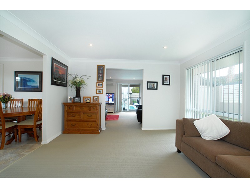 22 Lewis Crescent, Forresters Beach NSW 2260