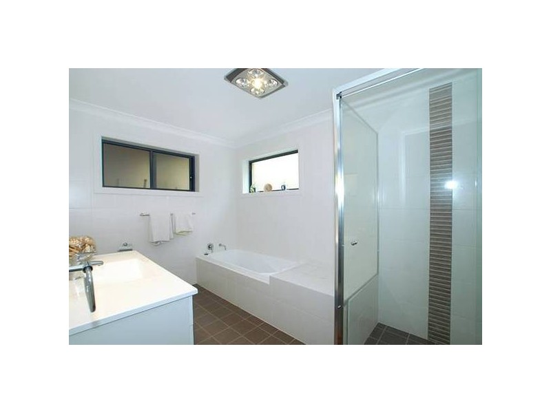 10 Masefield Avenue, Bateau Bay NSW 2261