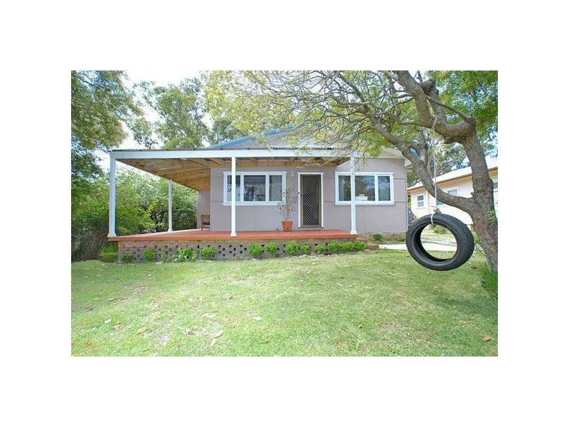 2 Patstone Street, Bateau Bay NSW 2261