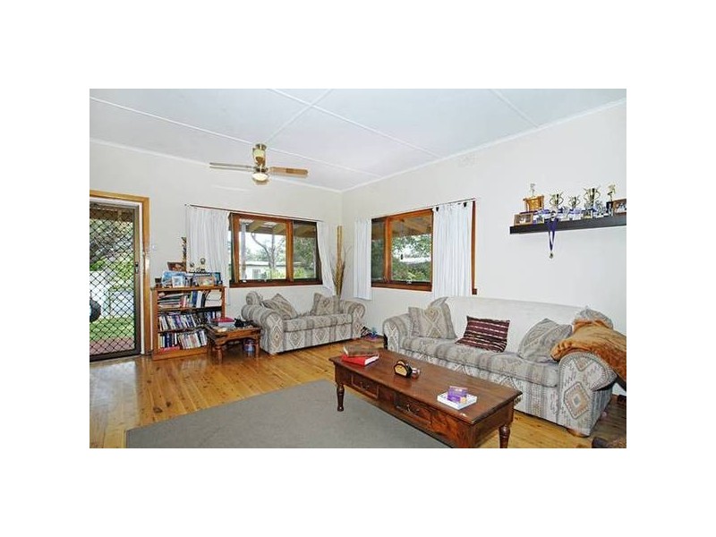 2 Patstone Street, Bateau Bay NSW 2261