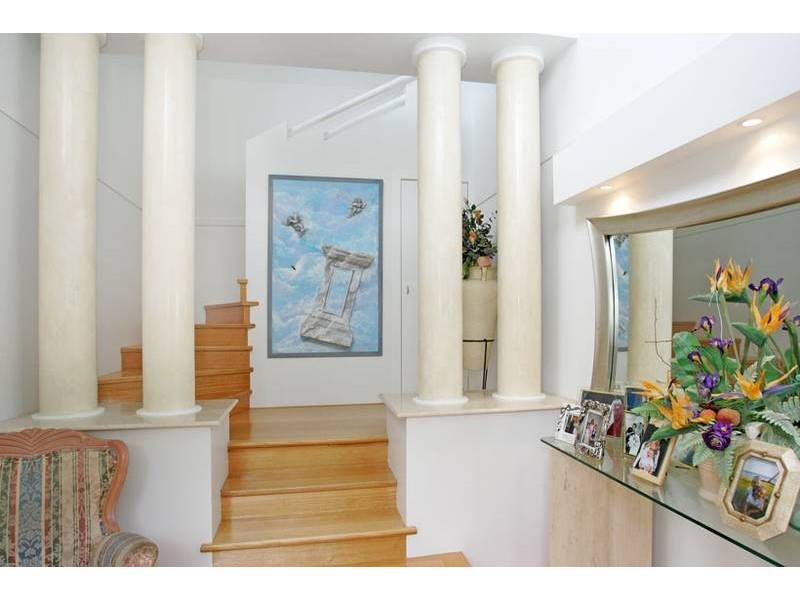 4 Curtis Close, Green Point NSW 2251