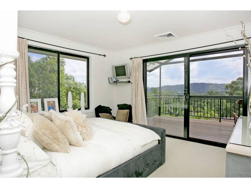 4 Curtis Close, Green Point NSW 2251