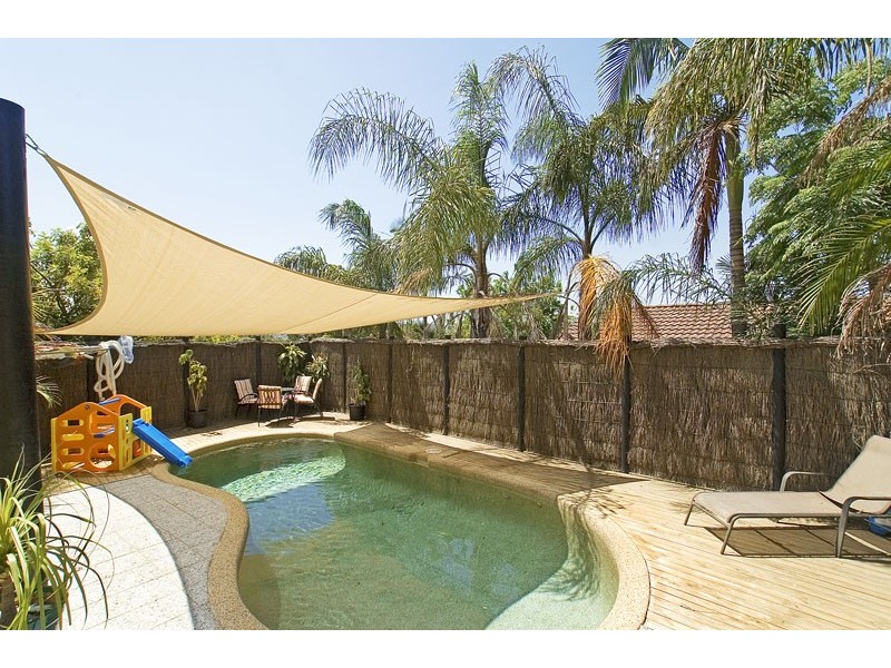 4 Curtis Close, Green Point NSW 2251