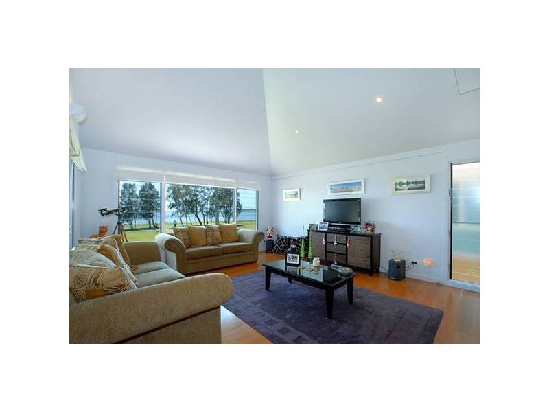 11 Hinemoa Avenue, Killarney Vale NSW 2261