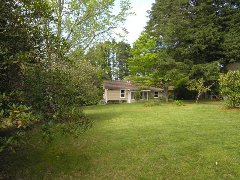 4 Armstrong Street, Wentworth Falls NSW 2782