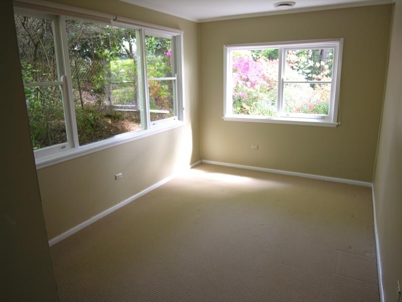 4 Armstrong Street, Wentworth Falls NSW 2782