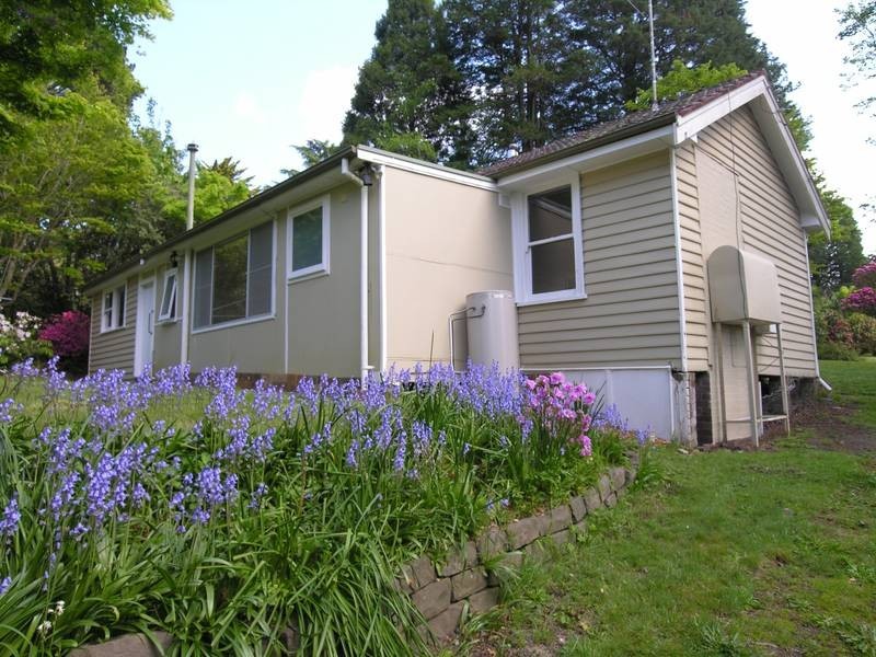 4 Armstrong Street, Wentworth Falls NSW 2782