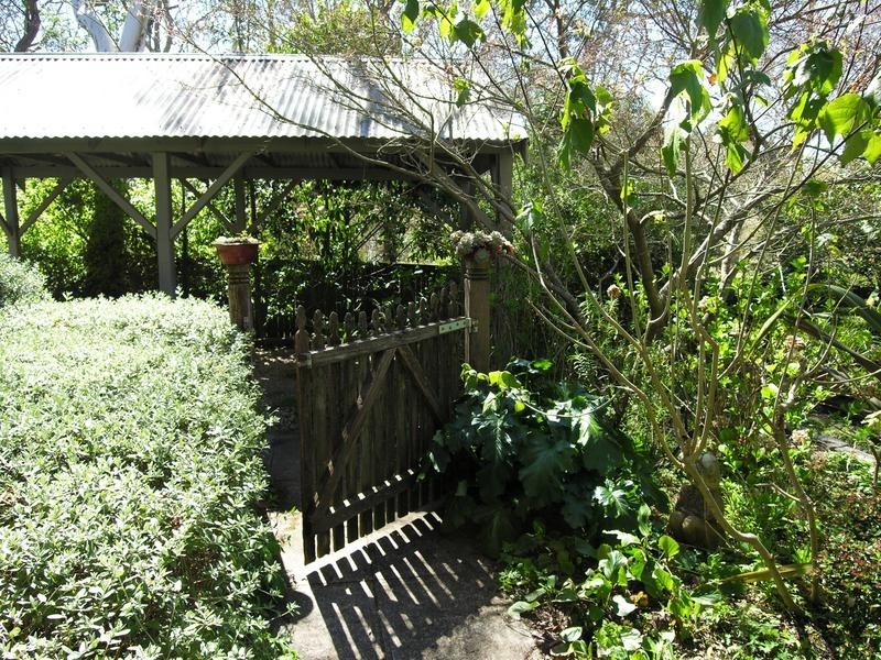 2 Balmoral Road, Leura NSW 2780