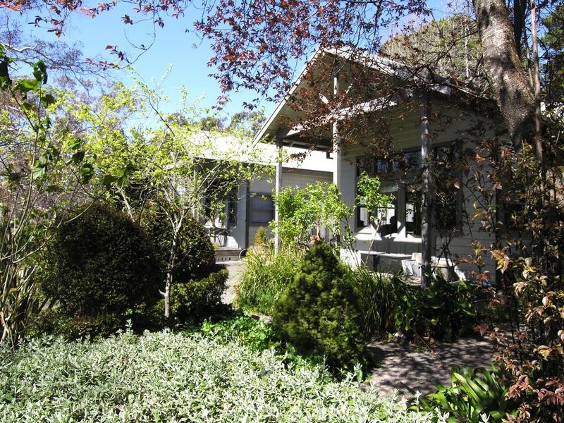 2 Balmoral Road, Leura NSW 2780