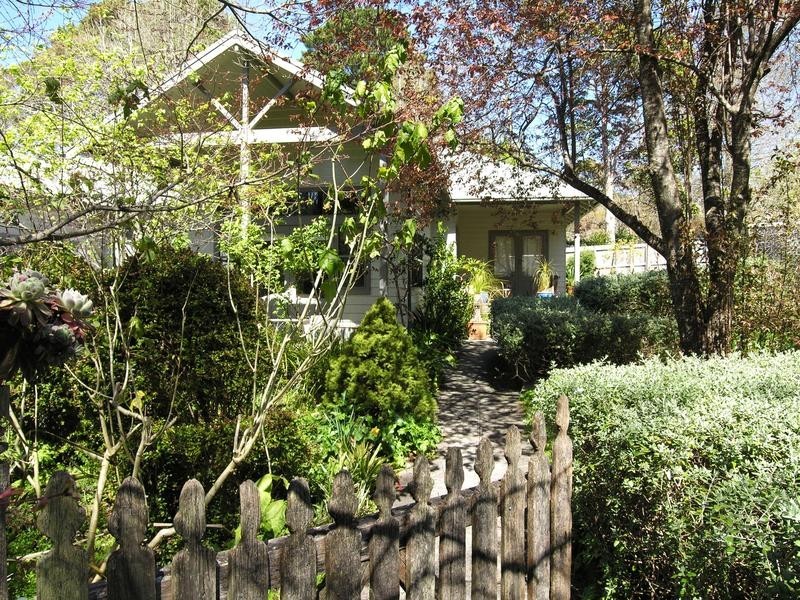 2 Balmoral Road, Leura NSW 2780