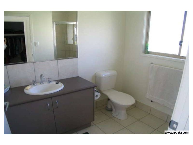 8 Dalzell Court, Nambour QLD 4560