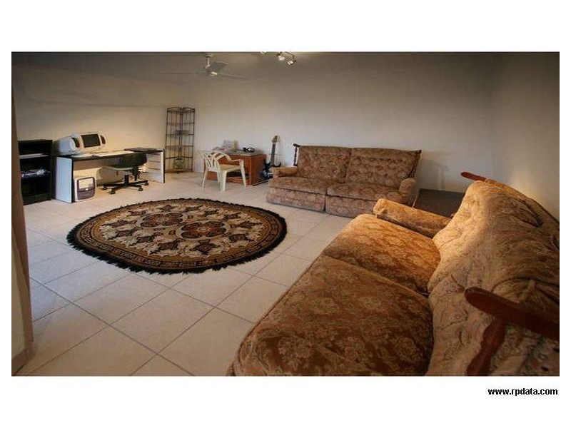 8 Dalzell Court, Nambour QLD 4560