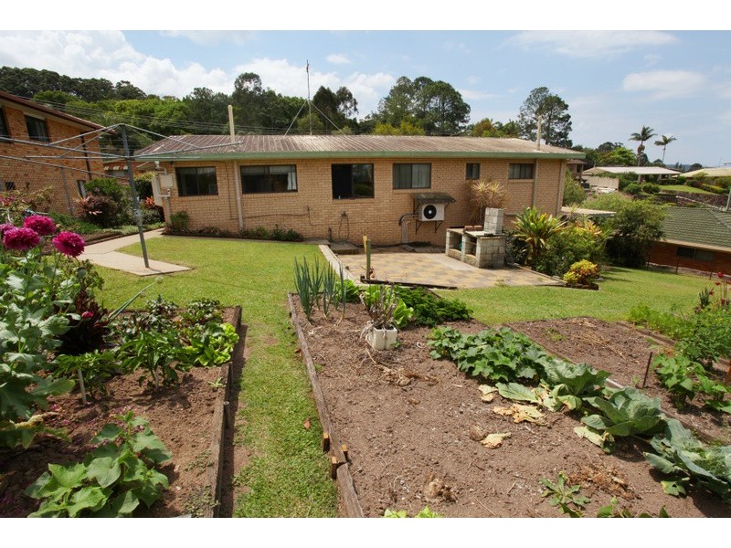 27 Cunningham Crescent, Nambour QLD 4560