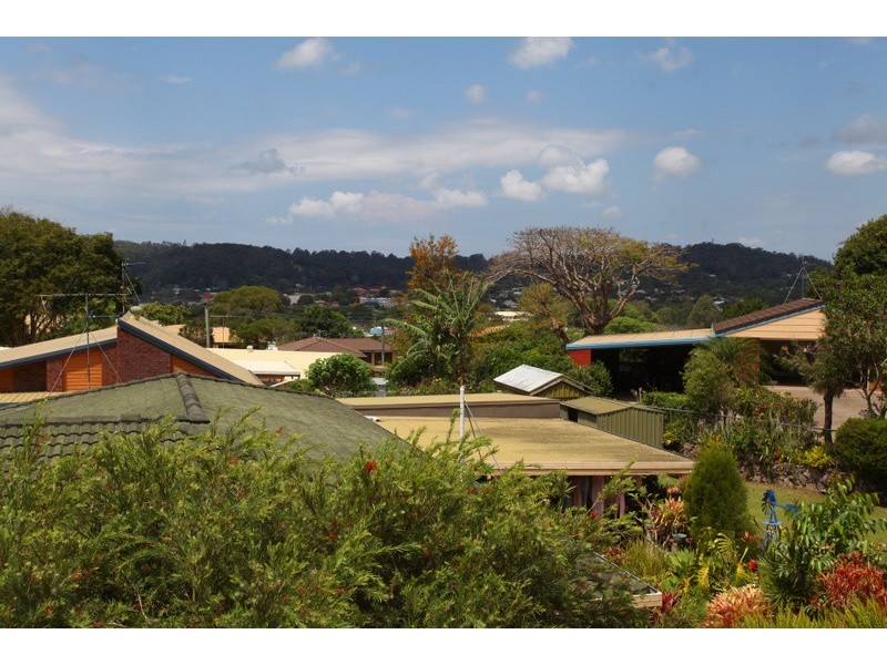 27 Cunningham Crescent, Nambour QLD 4560