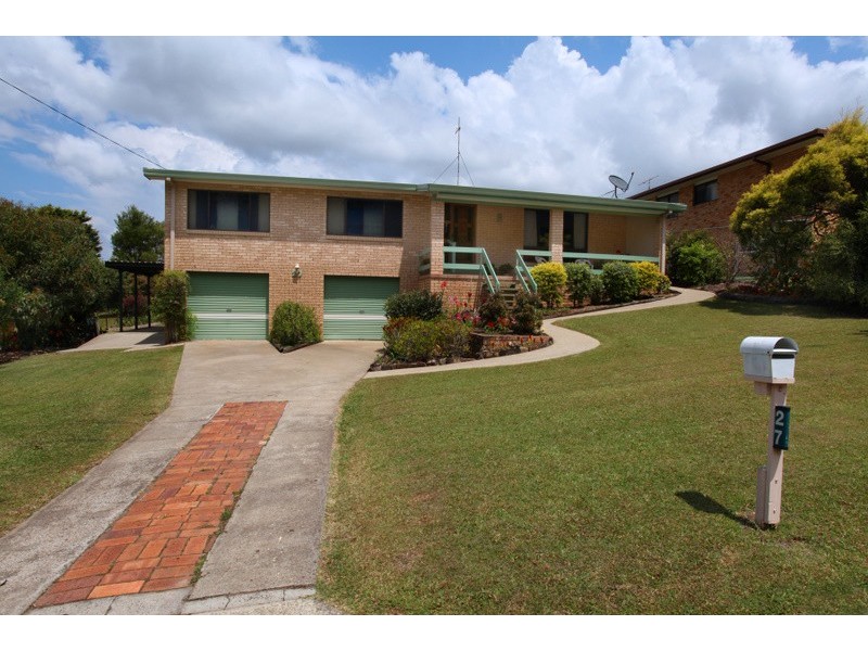 27 Cunningham Crescent, Nambour QLD 4560