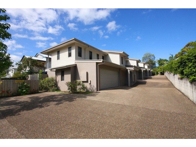 2/10 Mt Pleasant Road, Nambour QLD 4560