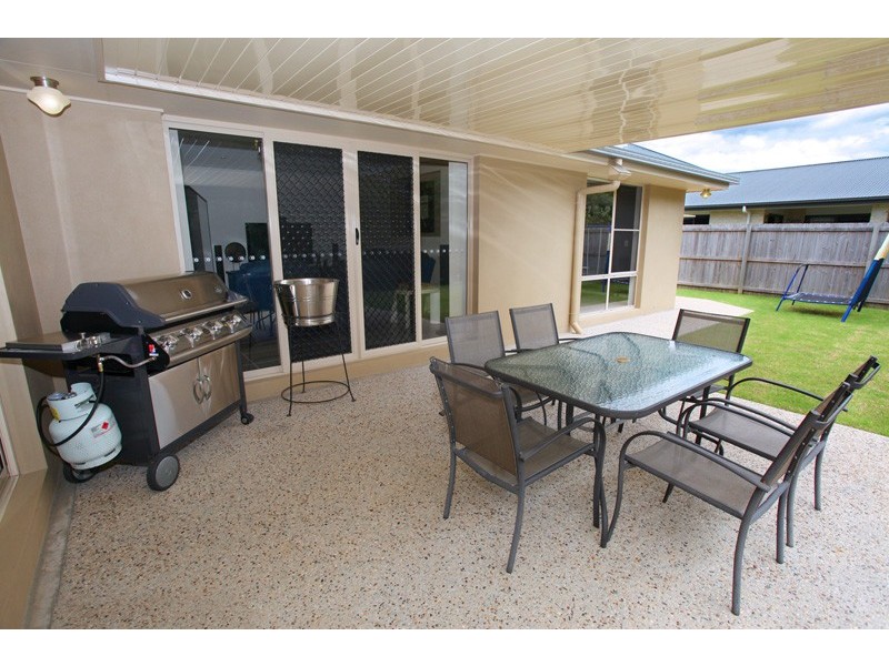 40 Robertson Drive, Nambour QLD 4560