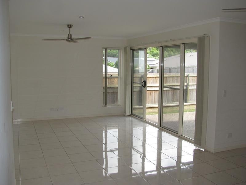 1/2 Polly’s Place, Nambour QLD 4560
